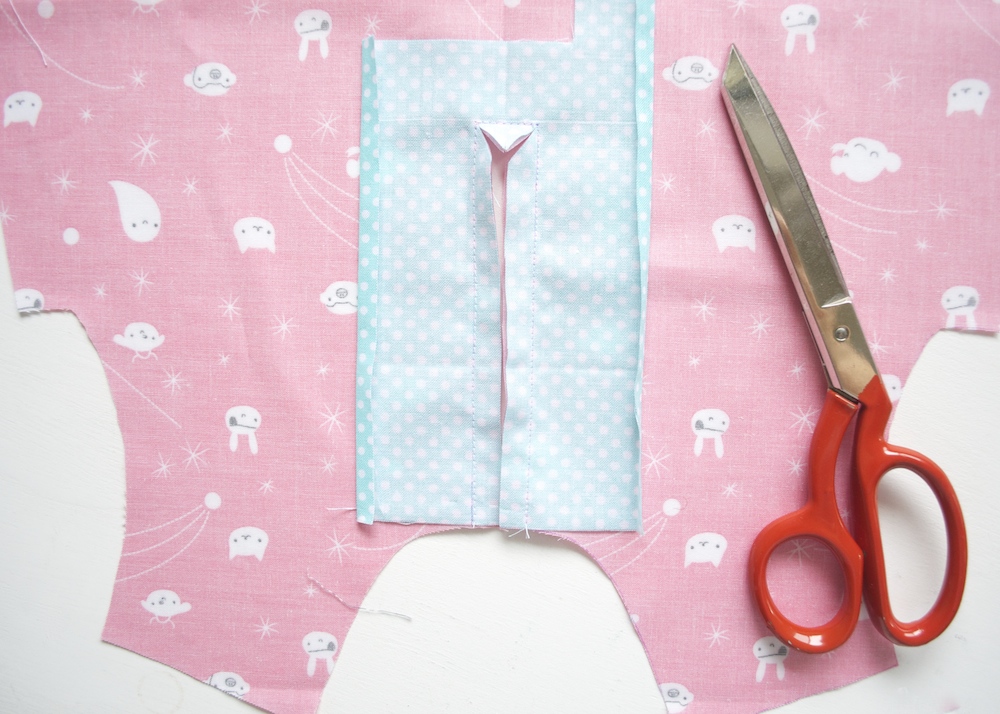 How to sew a placket Little Camper Dress Hey There Threads 8